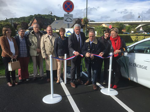 La commune de « La Rivière Saint-Sauveur » a sa borne électrique