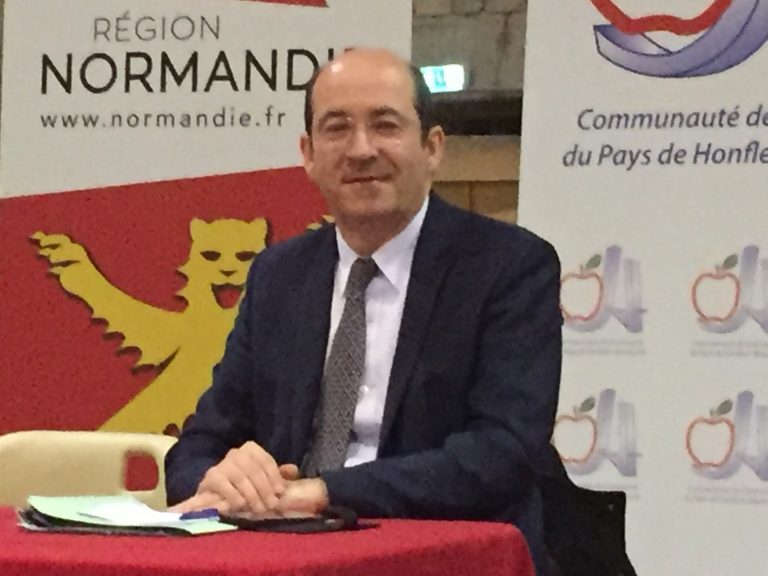 « Honfleur aura un centre aquatique » indique le maire, Michel Lamarre