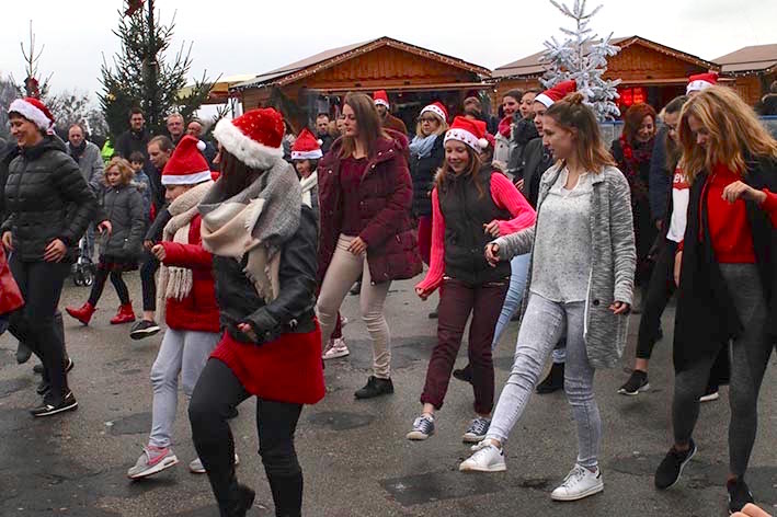 La flashmob des lutins de Noël