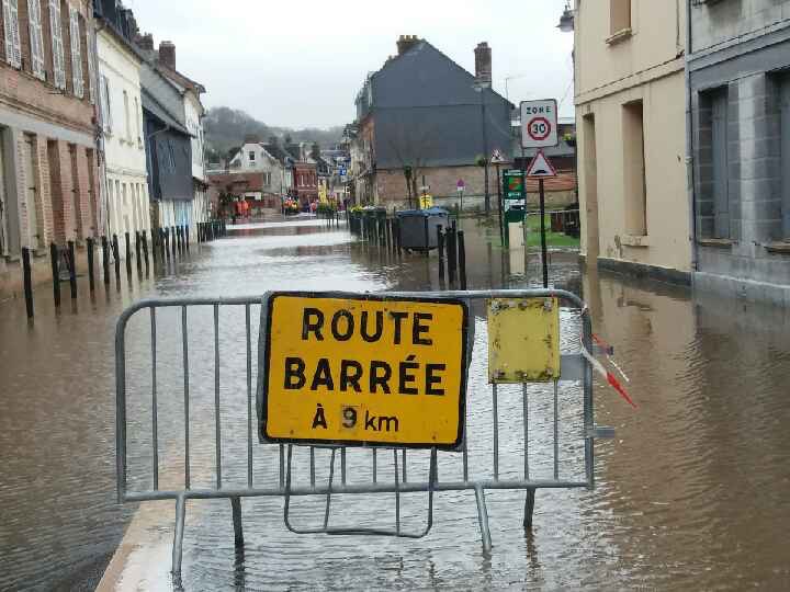 Inondations à La Rivière Saint-Sauveur : un problème récurrent depuis des années.