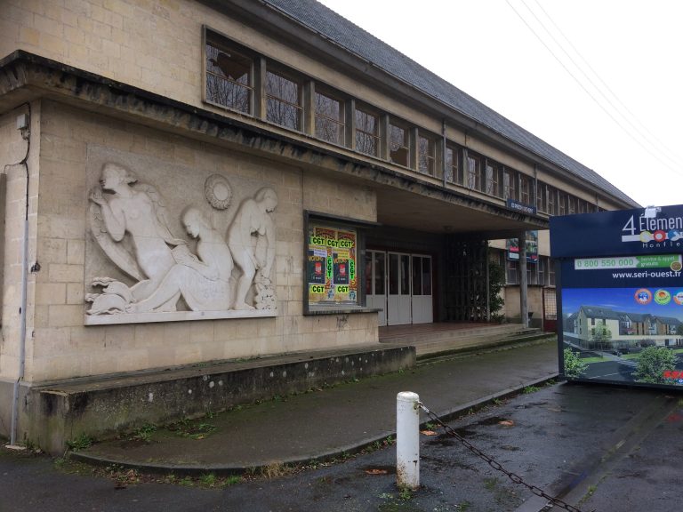 La fresque du sculpteur René Letourneur doit-elle rester sur les murs du Pôle Santé ?