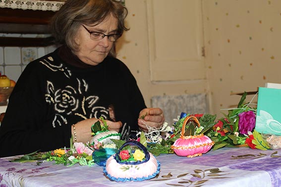 Des petits paniers pour la restauration de la bannière à Sainte-Thérèse