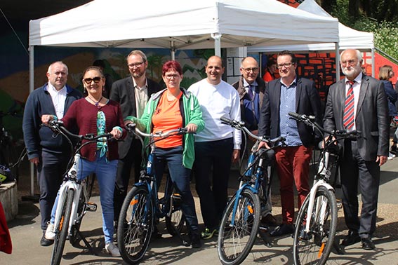 4 Vélos électriques à disposition du public sans moyen de locomotion