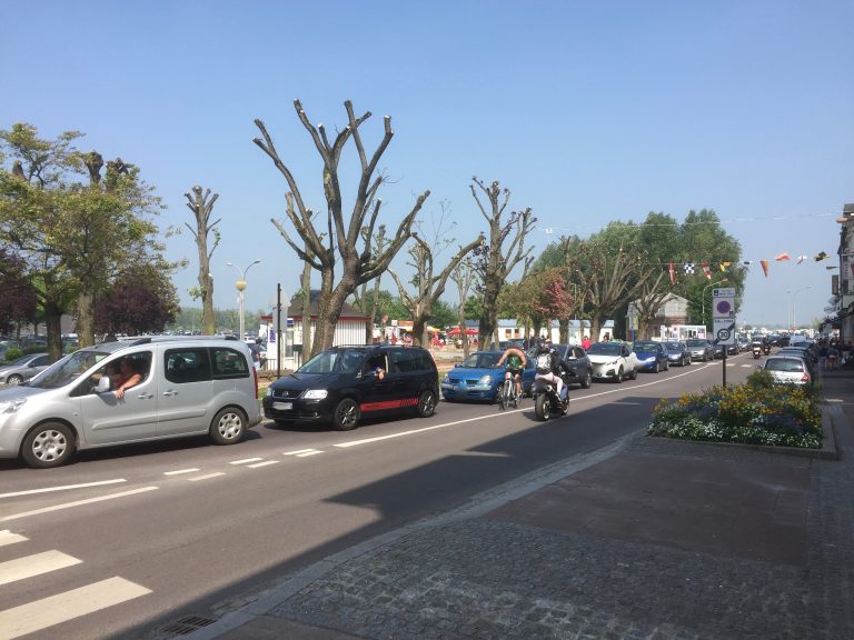 Affluence record pour un 8 Mai et circulation difficile en ville…