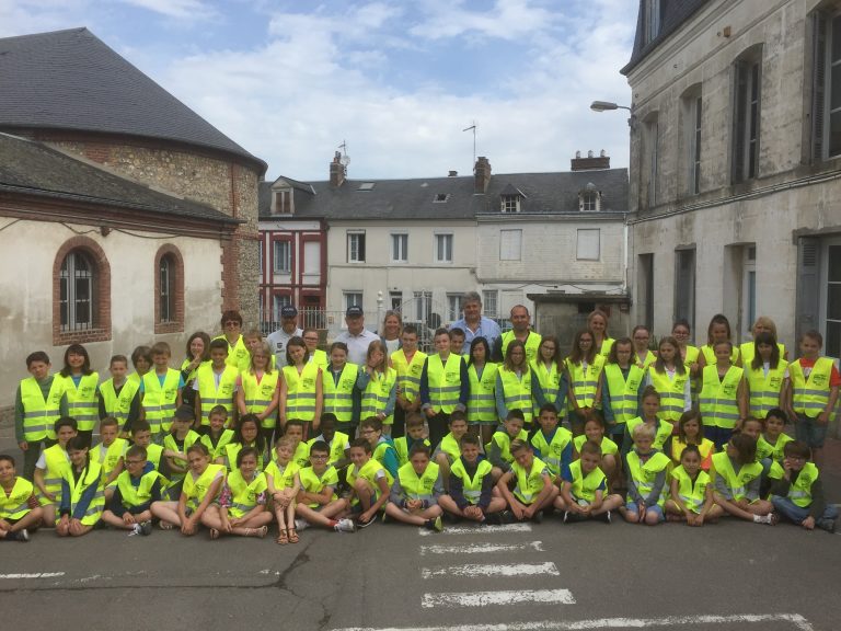 Opération gilet jaune à l’école primaire de La Rivière Saint-Sauveur