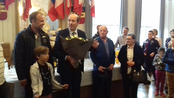 Claude Duteil reçoit la Médaille de la Ville de Honfleur