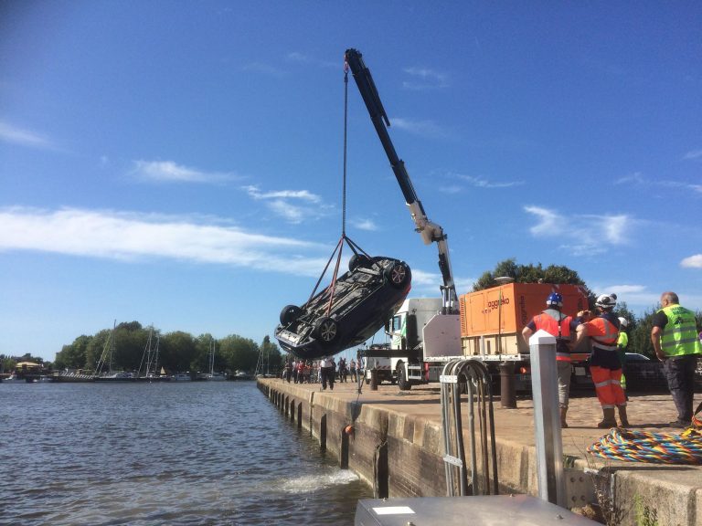 Honfleur : Une voiture tombe dans l’avant-port…