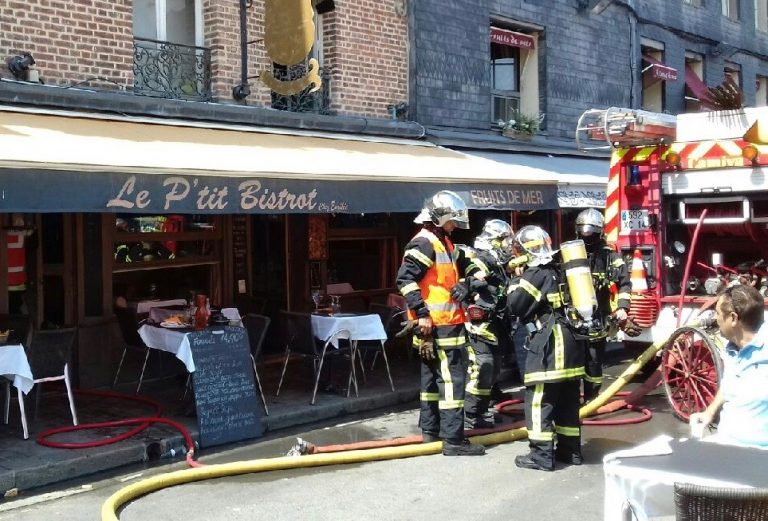 Feu de friteuse dans un restaurant du Quai Sainte-Catherine….