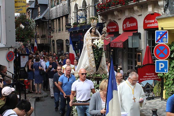 Honfleur rend Grâce à Notre-Dame