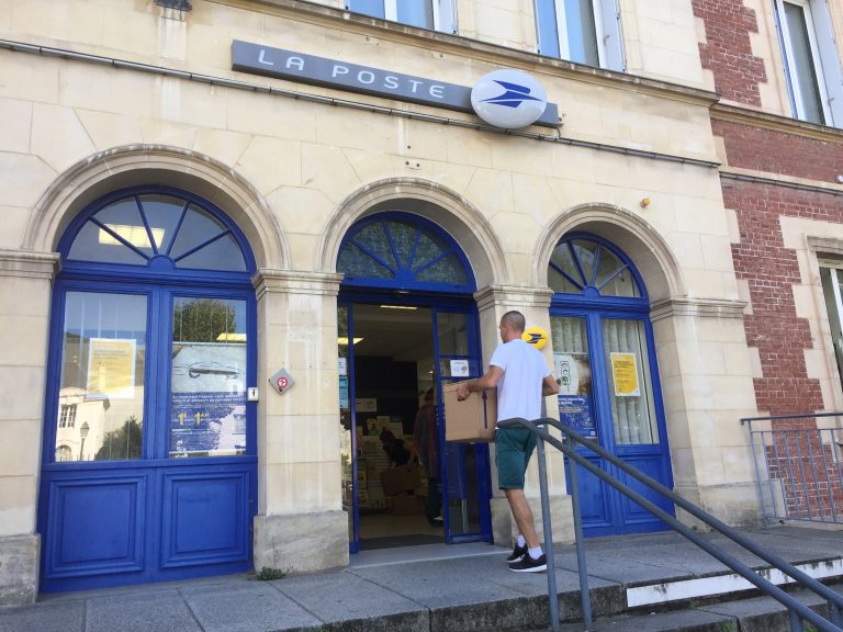 Le maire de Honfleur a reçu les responsables de la Poste..