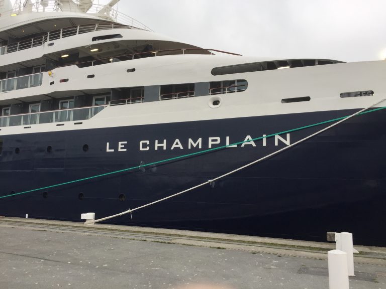 Le Champlain en escale à Honfleur avant une croisière inaugurale