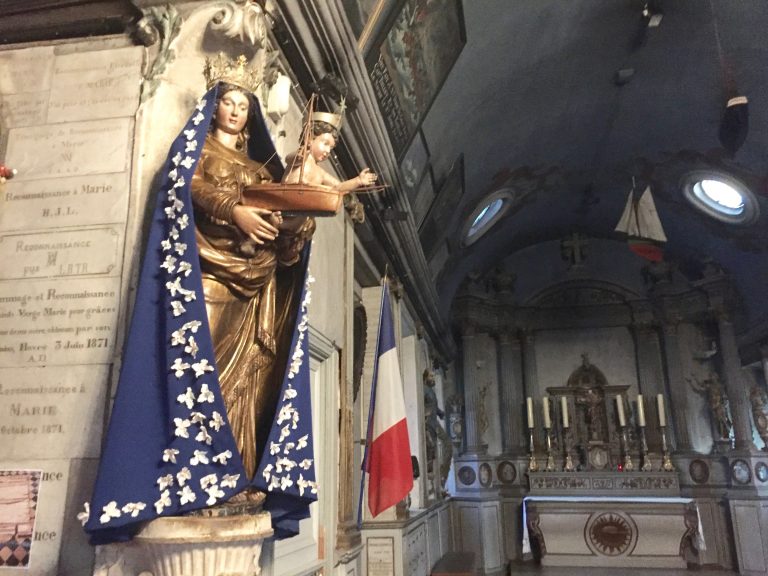 Un nouveau manteau pour Notre-Dame de Grâce…