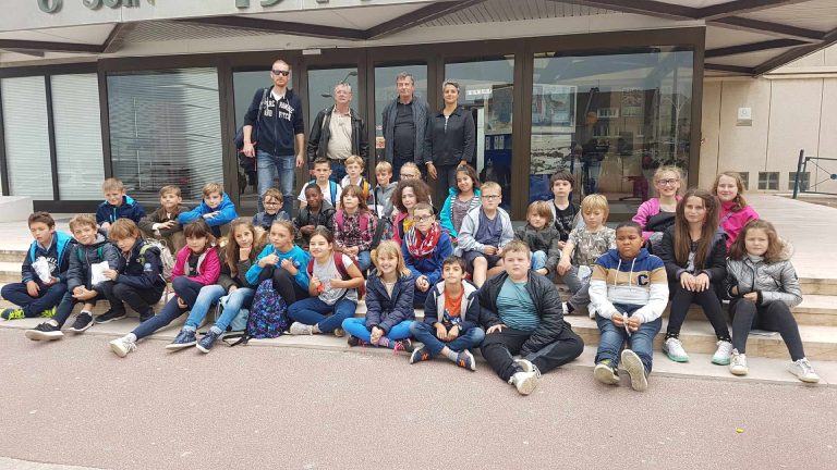 Les élèves de l’école Caubrière en visite au cimetière américain de Colleville…