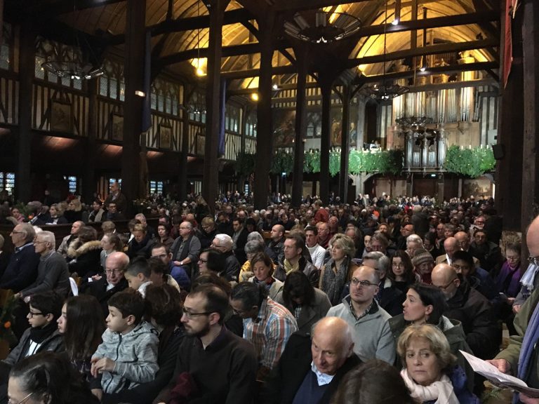 Des églises bondées pour la messe de Noël…