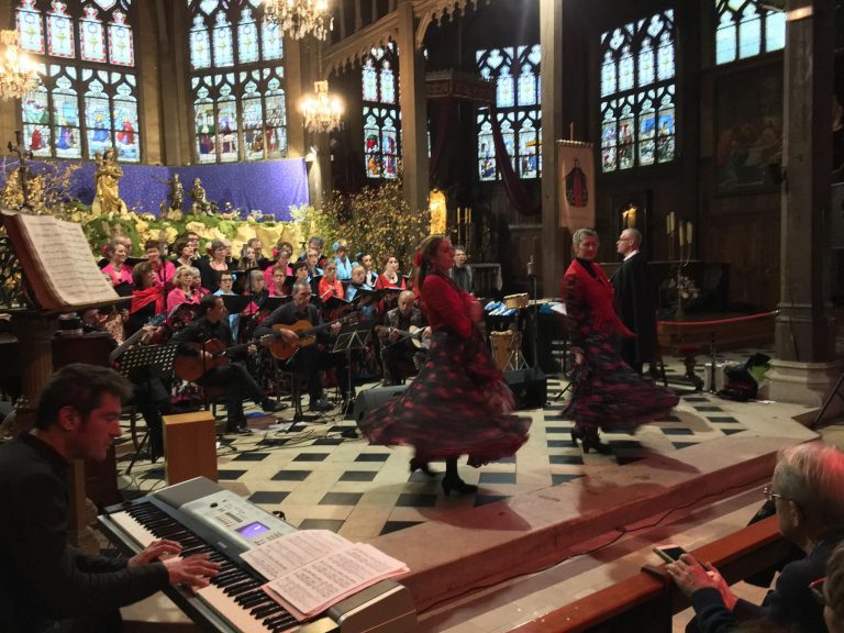 Véritable succès pour une première de « La Tuna Lexoviana » en l’église Sainte-Catherine de Honfleur…