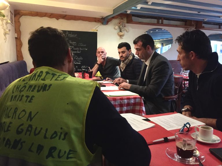 Le député du Calvados, Christophe Blanchet rencontre les « Gilets Jaunes » honfleurais.