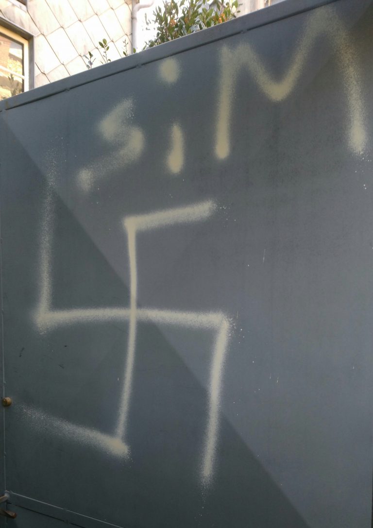Des tags néo-nazis découverts sur des habitations de la rue des Capucins…