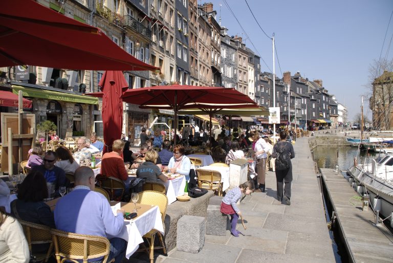Retour des terrasses sur le Vieux Bassin…