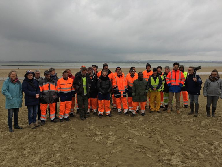 Opération « Rivage Propre » sur la plage du Butin avec l’association « Être et Boulot ».
