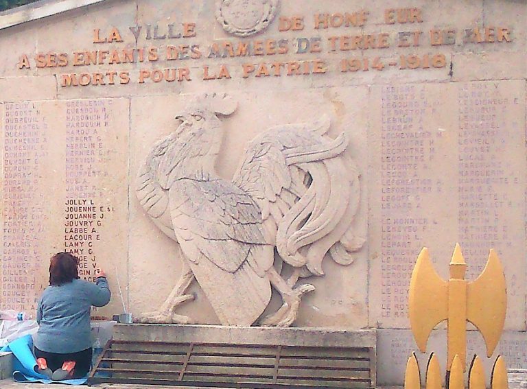 Restauration du monument aux morts de la Place Albert Sorel.