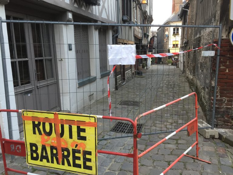 Risque d’effondrement rue des Lingots, un autre immeuble est également sous la menace. Le périmètre de sécurité a été élargi…