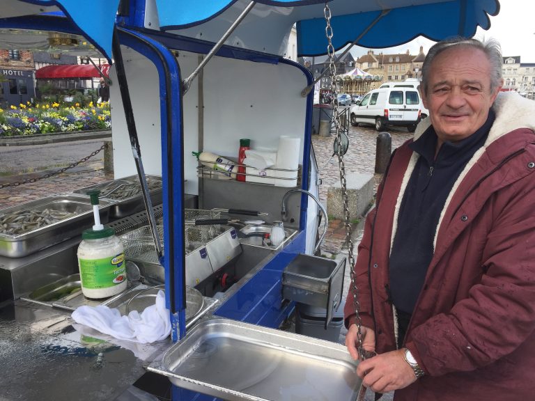 La friture d’éperlans fait son retour sur les quais de Honfleur…