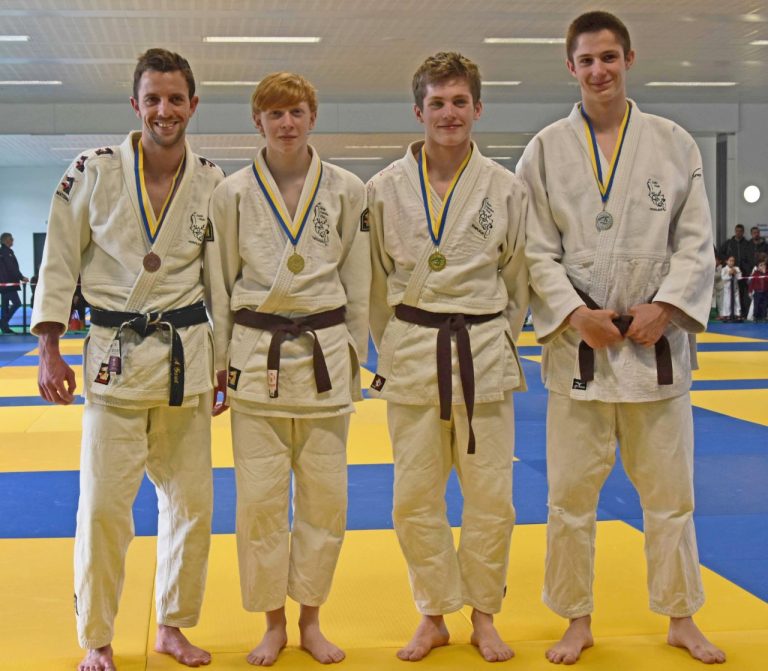 Judo Sambo Club Honfleur au pied du podium au tournoi de St-Lubin