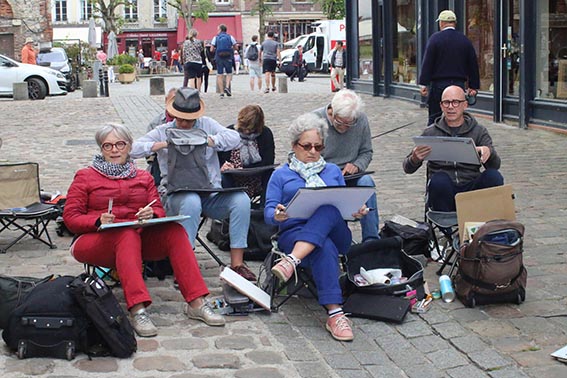 Des artistes venus du Nord pour croquer Honfleur