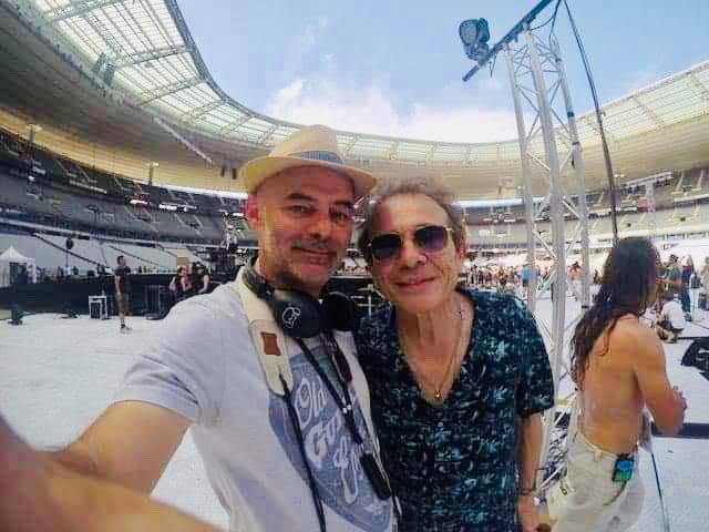 Le guitariste du groupe « Marloustics », Johann Bergeon en concert au Stade de France