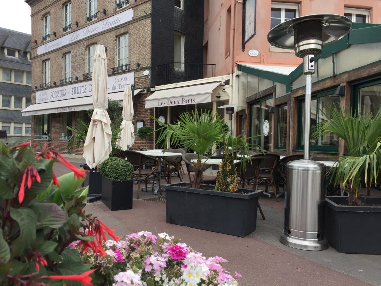 Changement de propriétaire au restaurant «  Les Deux Ponts »