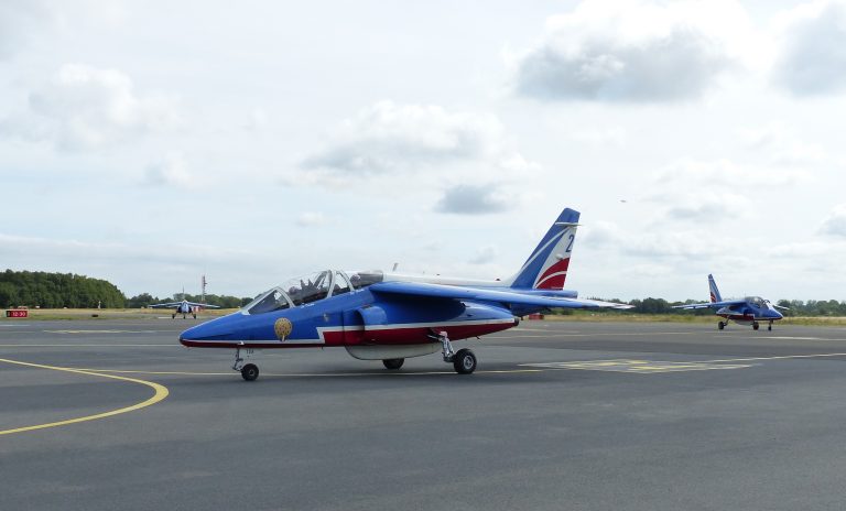 Sortie de piste pour le N° 2 de la Patrouille de France