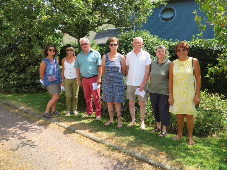 Ablon : Passage du jury des maisons fleuries