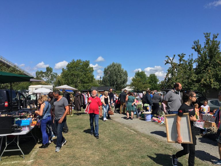 La Rivière Saint-Sauveur : Nouveau succès pour la foire à tout des footballeurs