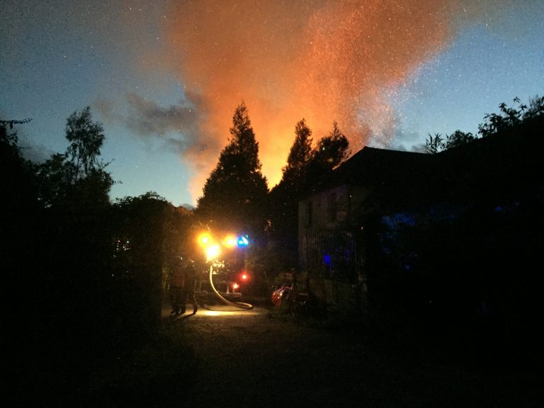 Un violent incendie détruit un bâtiment désaffecté dans l’ancienne usine Nobel d’Ablon…