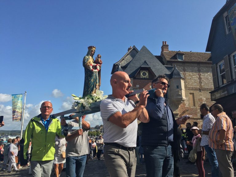 La procession du 15 Août sous la protection de Notre-Dame des Sauveteurs.