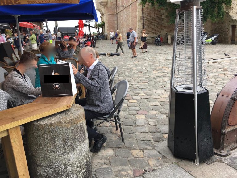 Les terrasses de Honfleur font toujours débat