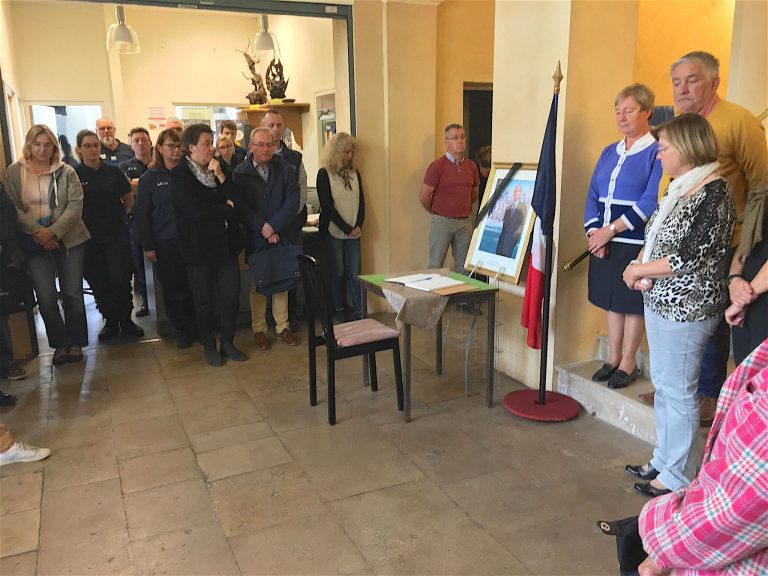 Les honfleurais rendent hommage à Jacques Chirac