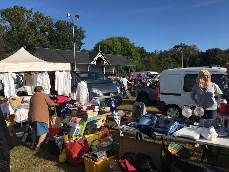 La foire à tout du Mont-Joly sous un beau soleil