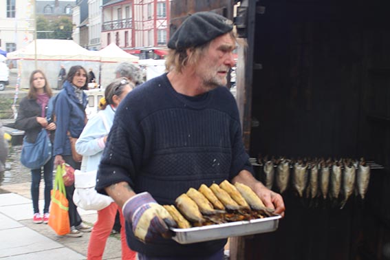 Une fête de la Crevette sans René, le fumeur de harengs