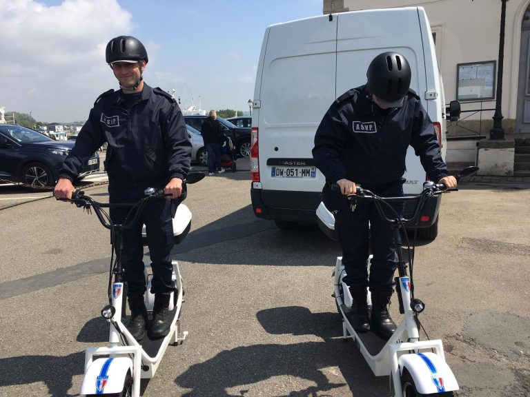 La ville de Honfleur ne dotera pas sa police municipale de trottinettes électriques…