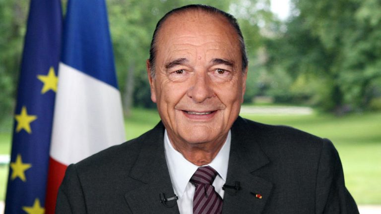 Hommage au président Jacques Chirac, la mairie installe un livre d’or