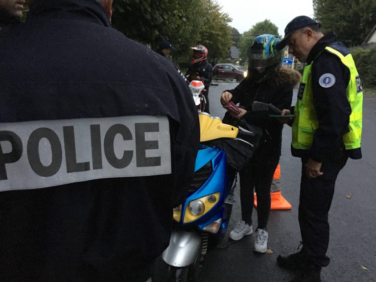 Opération de sensibilisation auprès des conducteurs de deux roues au Lycée Albert Sorel