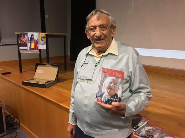 Conférence de Jean Sage en faveur des chiffonniers du Caire