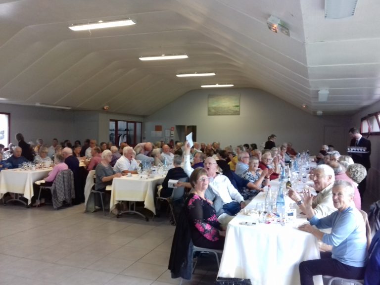La Rivière Saint-Sauveur : Inscription au repas des anciens.