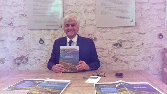 Hervé Morin signe un livre sur la Normandie