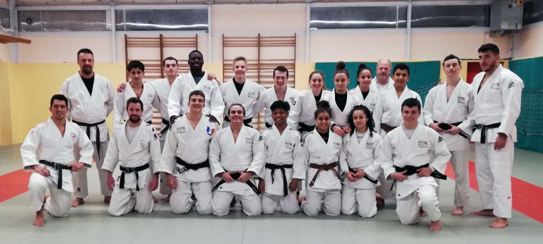Le judo club de « Le Chesney Rocquencourt » en stage à Honfleur