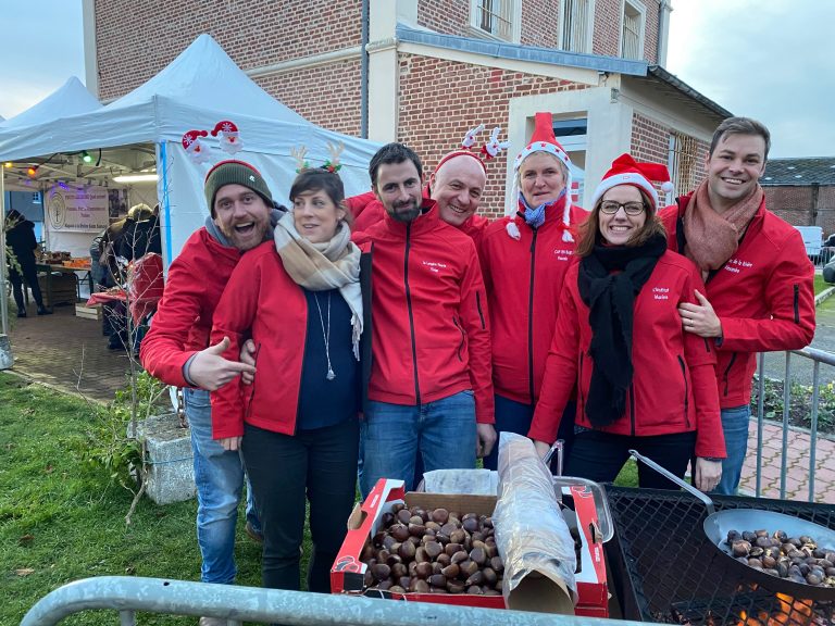 Ambiance conviviale pour le marché de Noël de La Rivière Saint-Sauveur