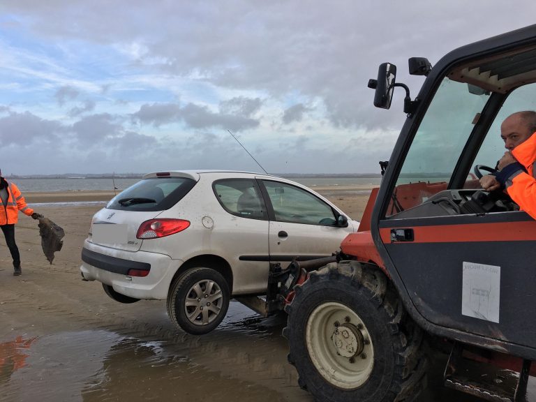 Une voiture retrouvée sur la plage du Butin