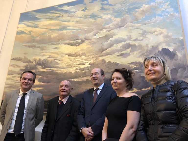 Le maire de Honfleur rend hommage au peintre, Denis Rivière