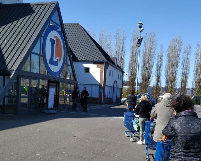 La discipline semble être respectée dans les grandes surfaces de Honfleur